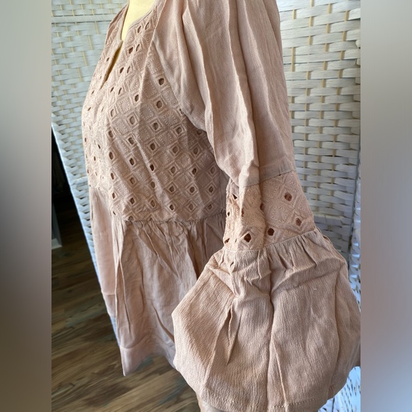 NWT Hem & Thread Eyelet Lace Peplum Back Tie Blouse Mauve size S - Picture 9 of 11